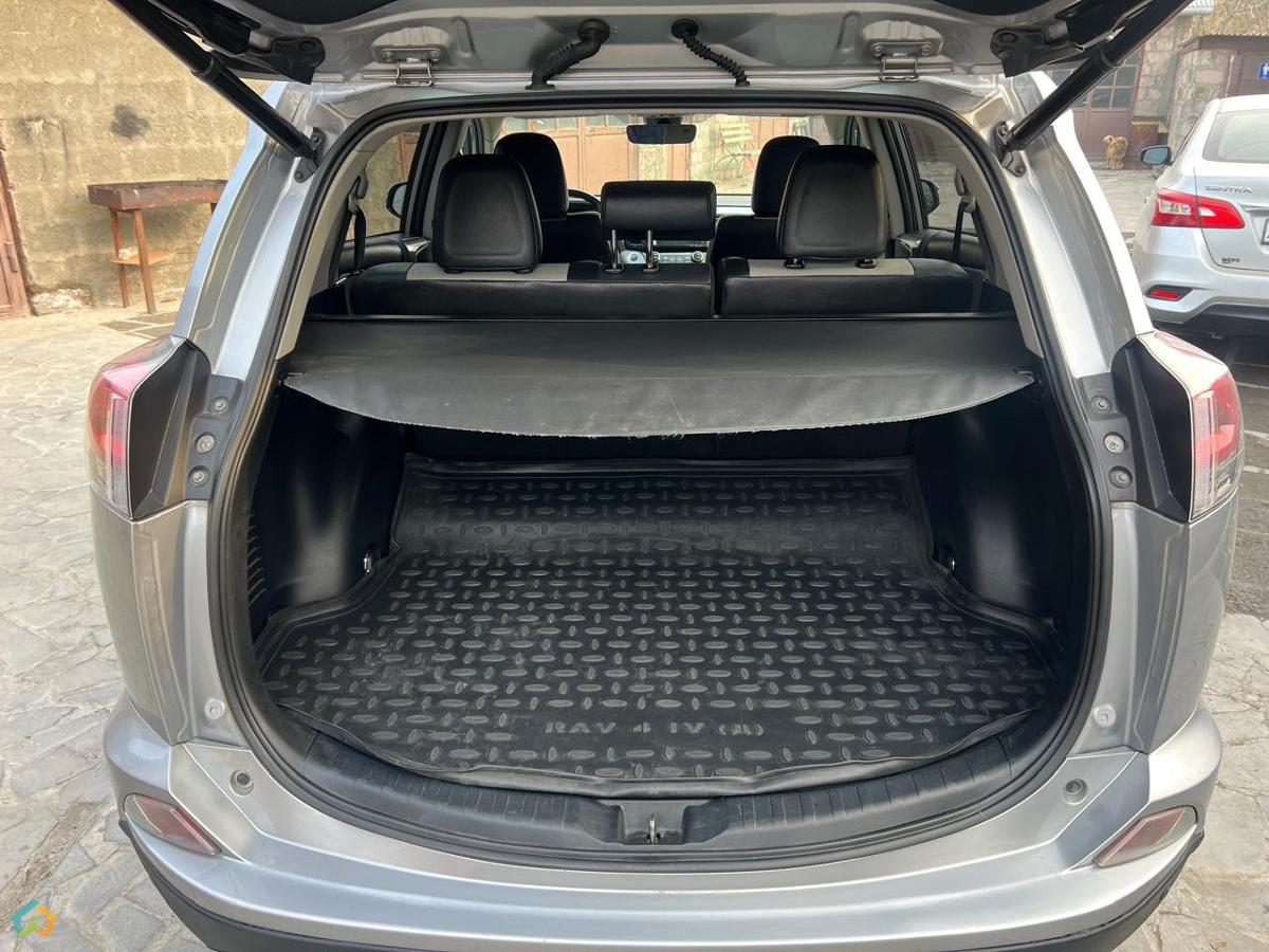 Toyota RAV4 - image 7