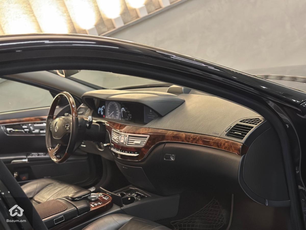 Mercedes-Benz w221 S-Class - image 3