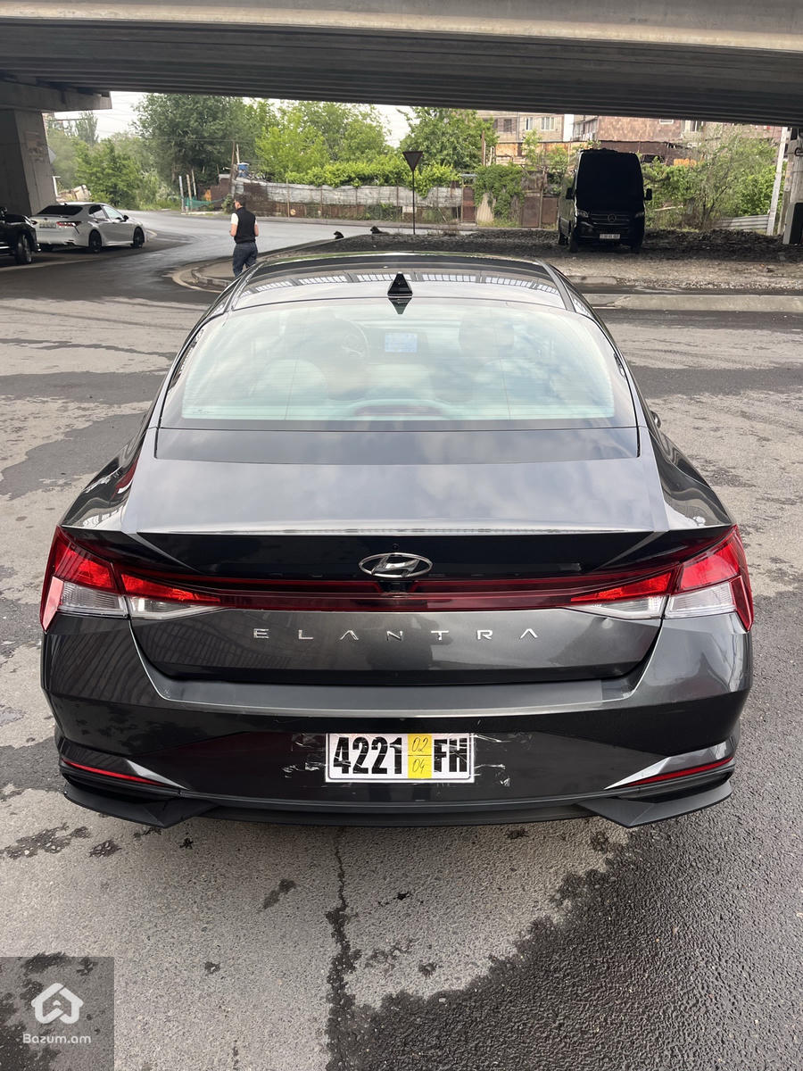 Hyundai Elantra 2022 SEL - image 9