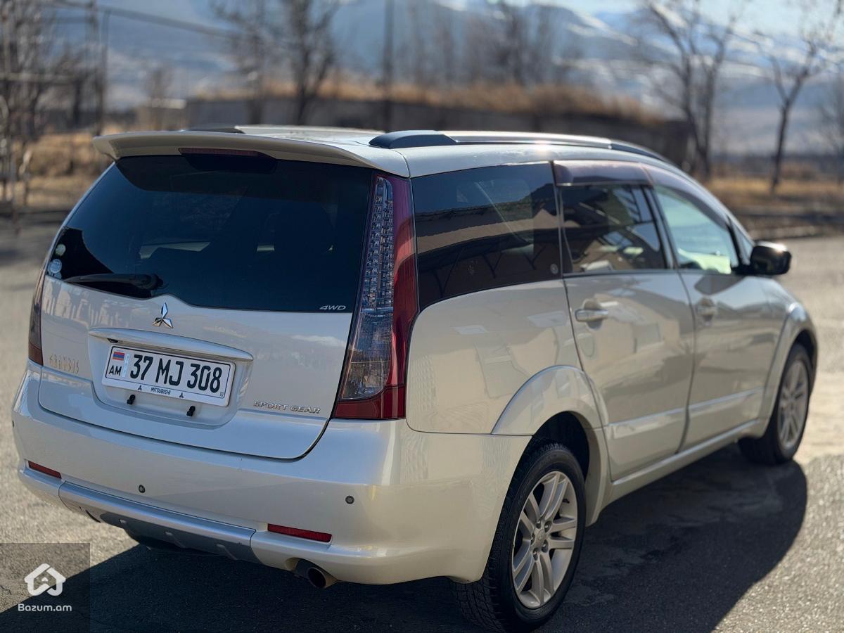 Mitsubishi Grandis Sport Gear - image 3