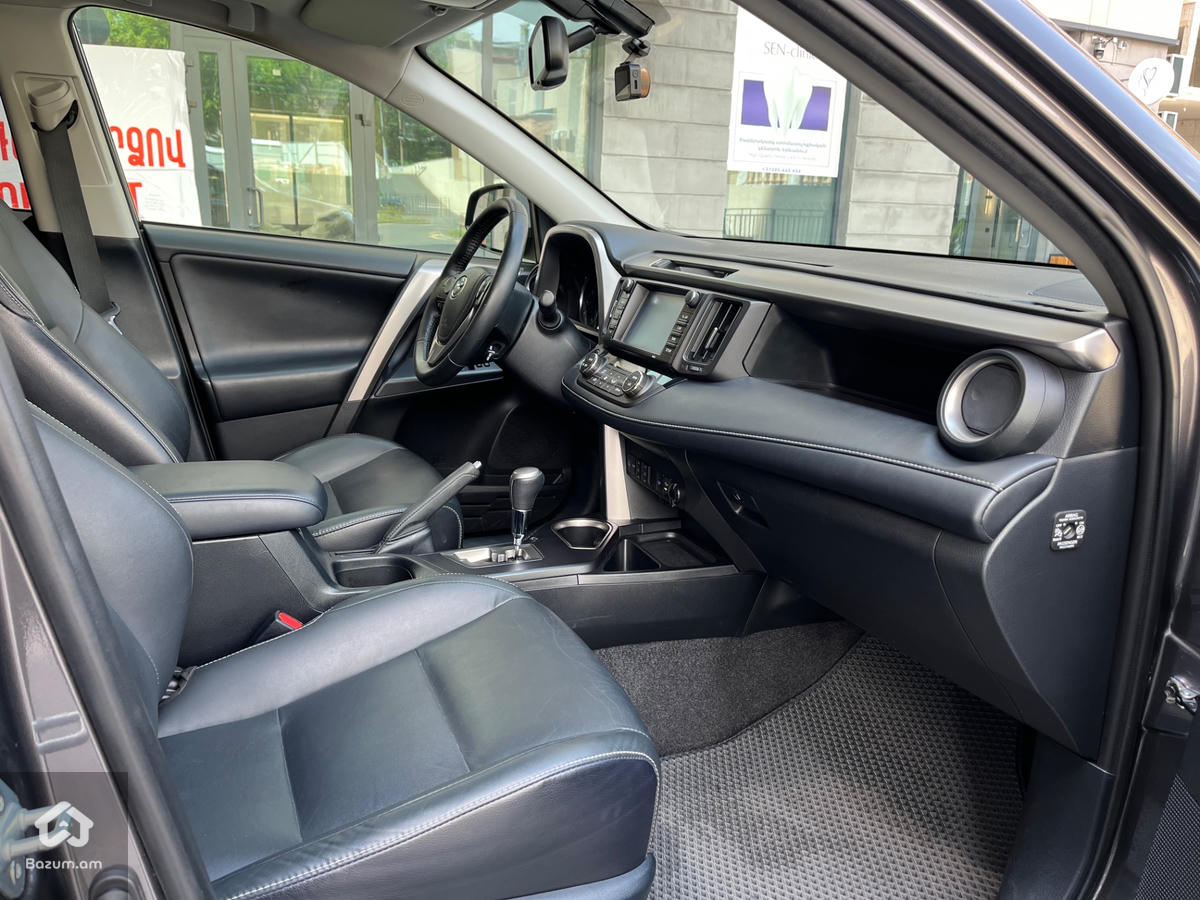 Toyota Rav4 - image 7