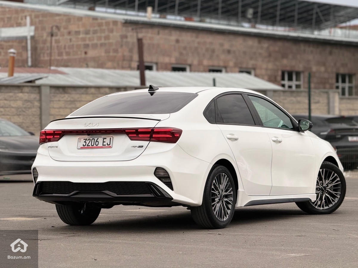 kia Forte - image 16