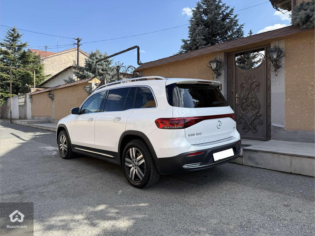 Mercedes Benz EQB 300 Suv - image 5