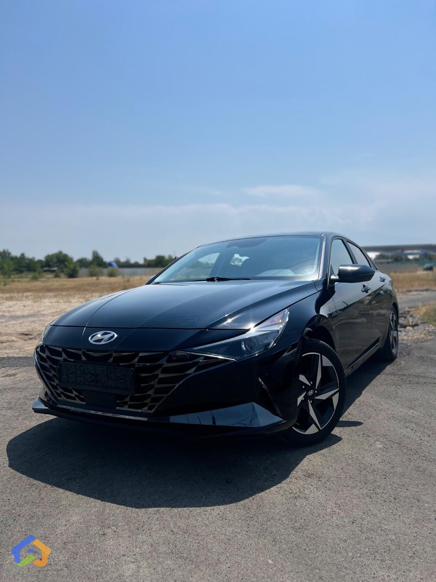 Hyundai Elantra Black Edition Sel + - image 8