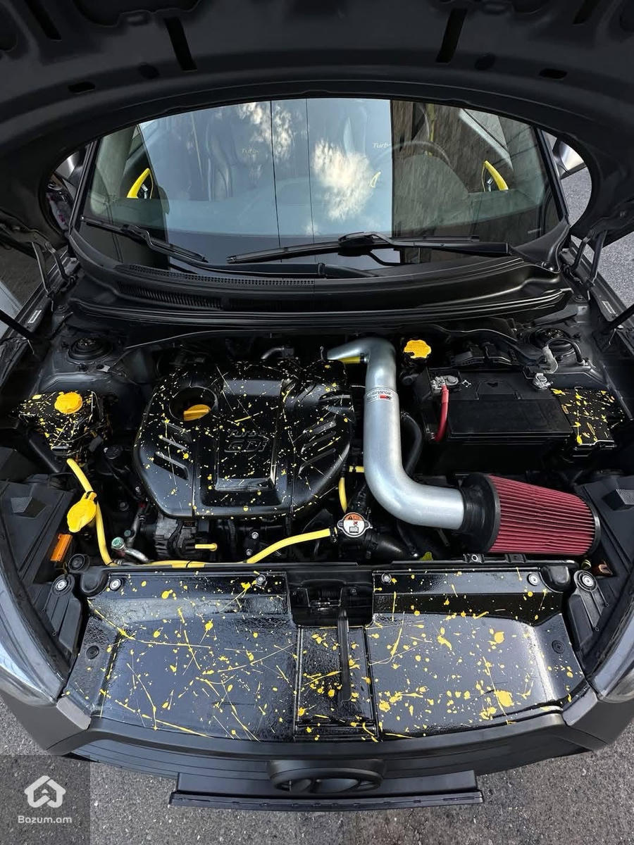 HYUNDAI VELOSTER - image 9