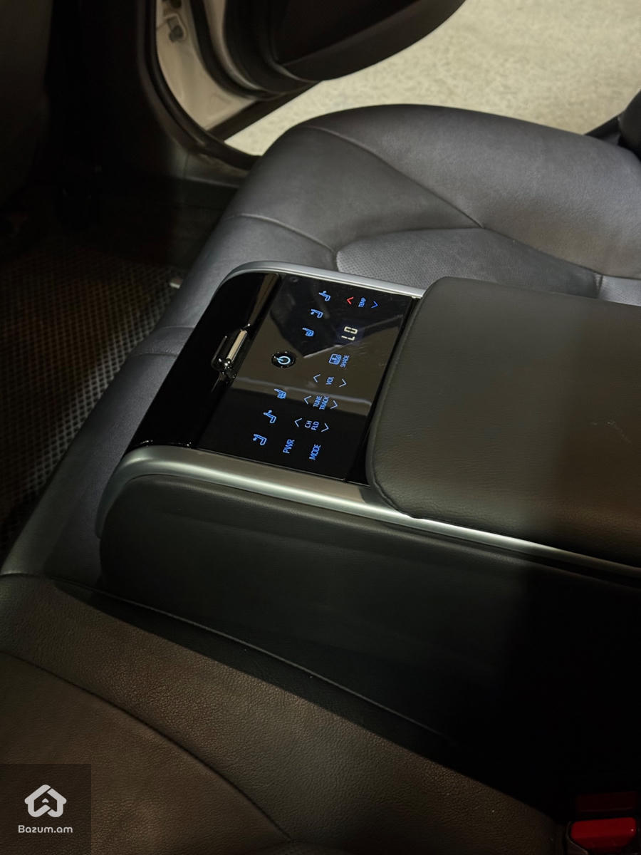Toyota Camry - image 8