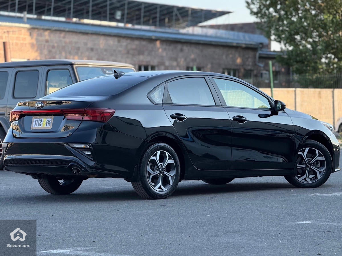 Kia Forte - image 17