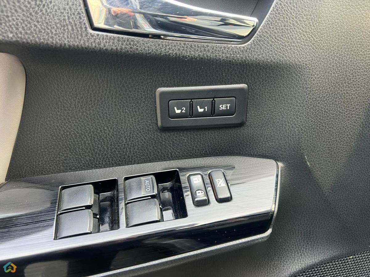 Toyota RAV4 - image 6