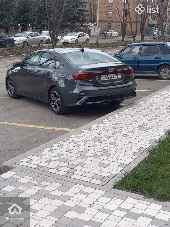Kia Forte - image 15