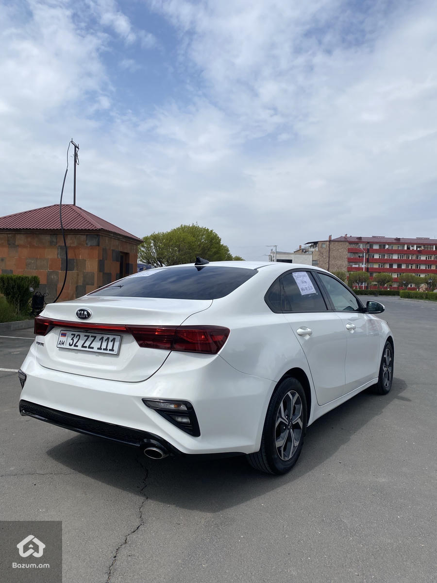 Kia Forte LXS - image 3