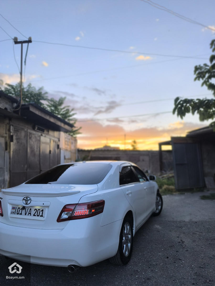 toyota camry - image 8