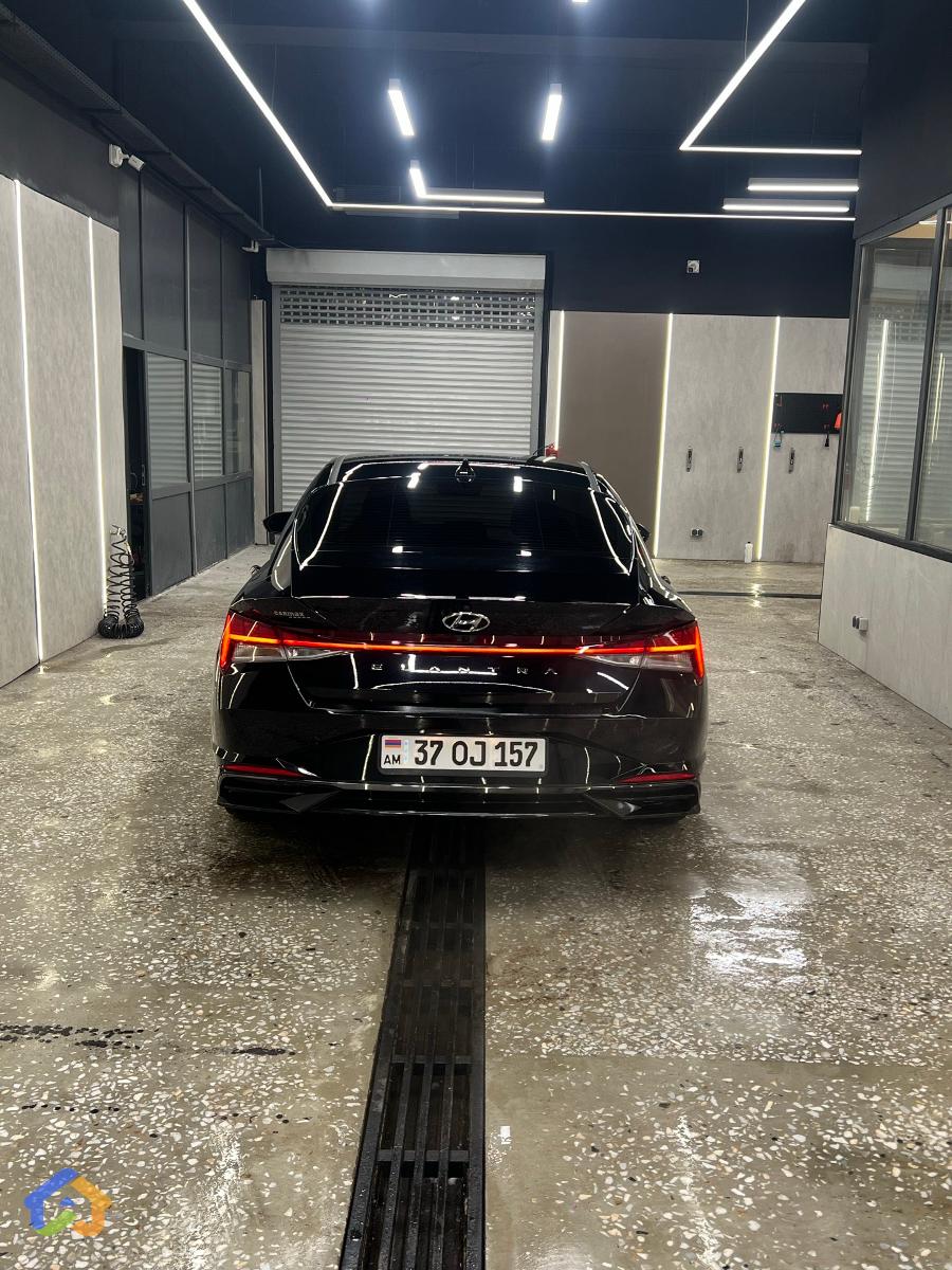 Hyundai Elantra Sel Plus - image 10