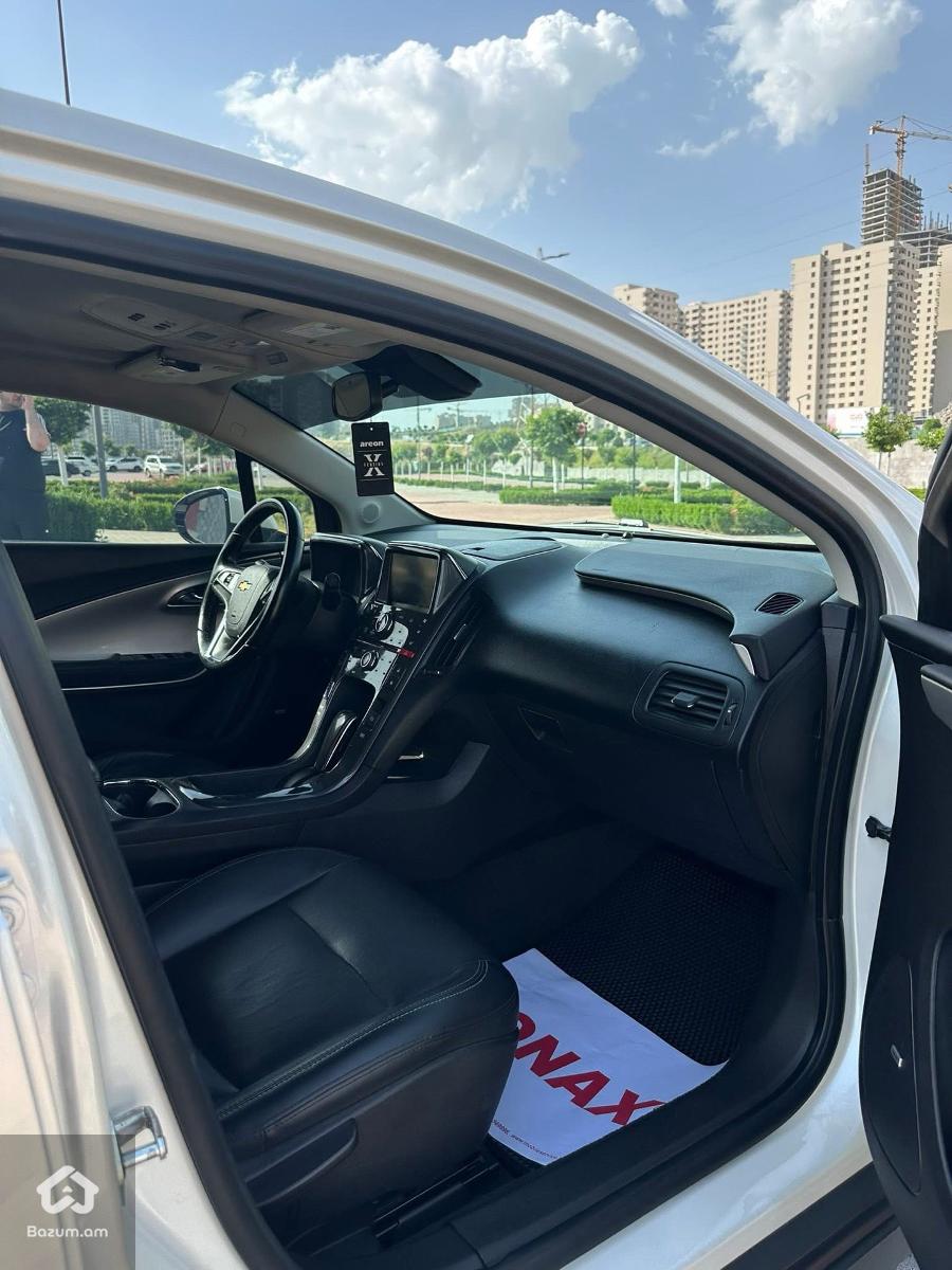 Chevrolet Volt Premier - image 10