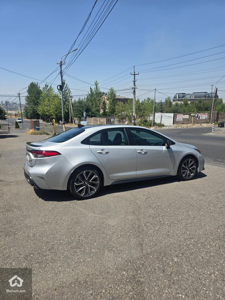 Toyota Corolla 2022 SE - image 3