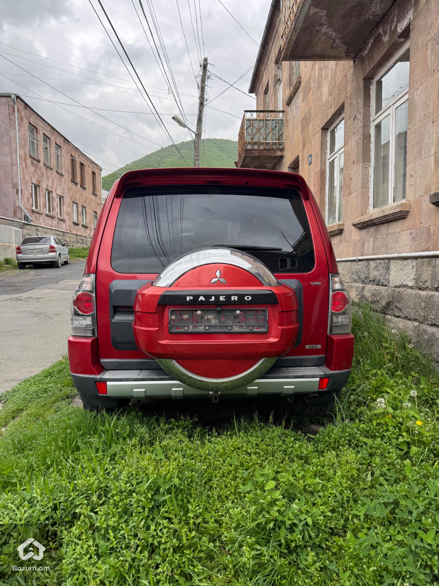 Mitsubishi Pajero - image 3