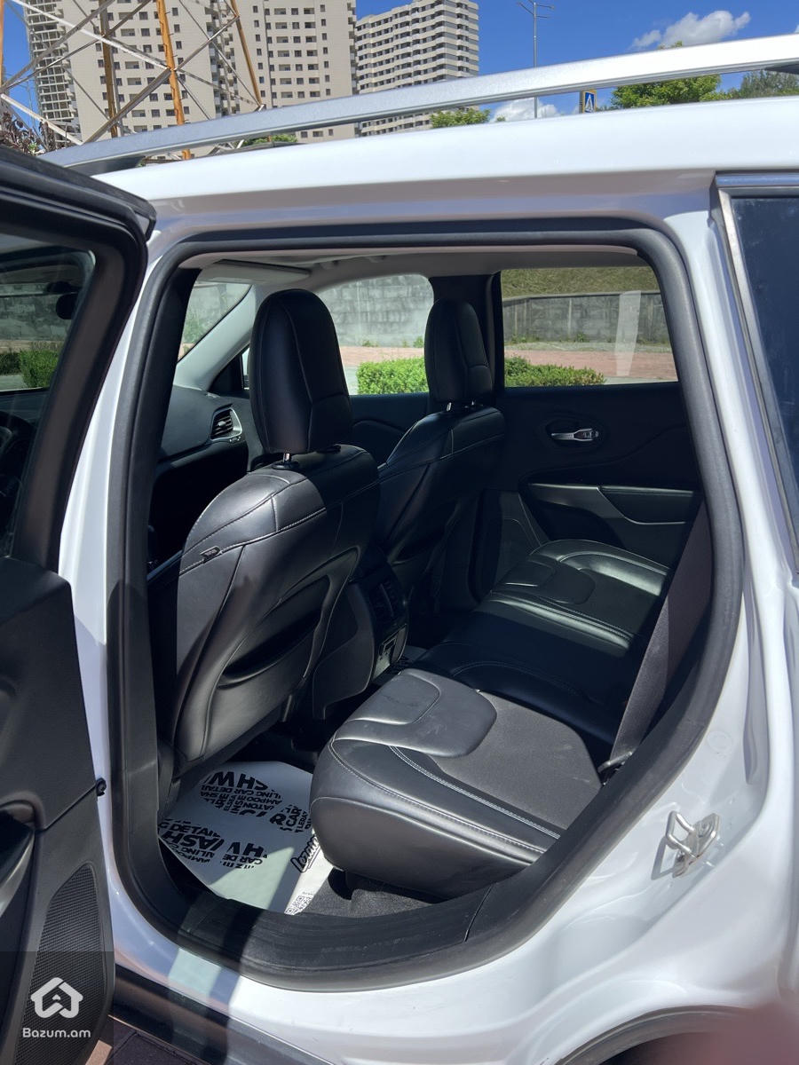 Jeep Cherokee  - image 12