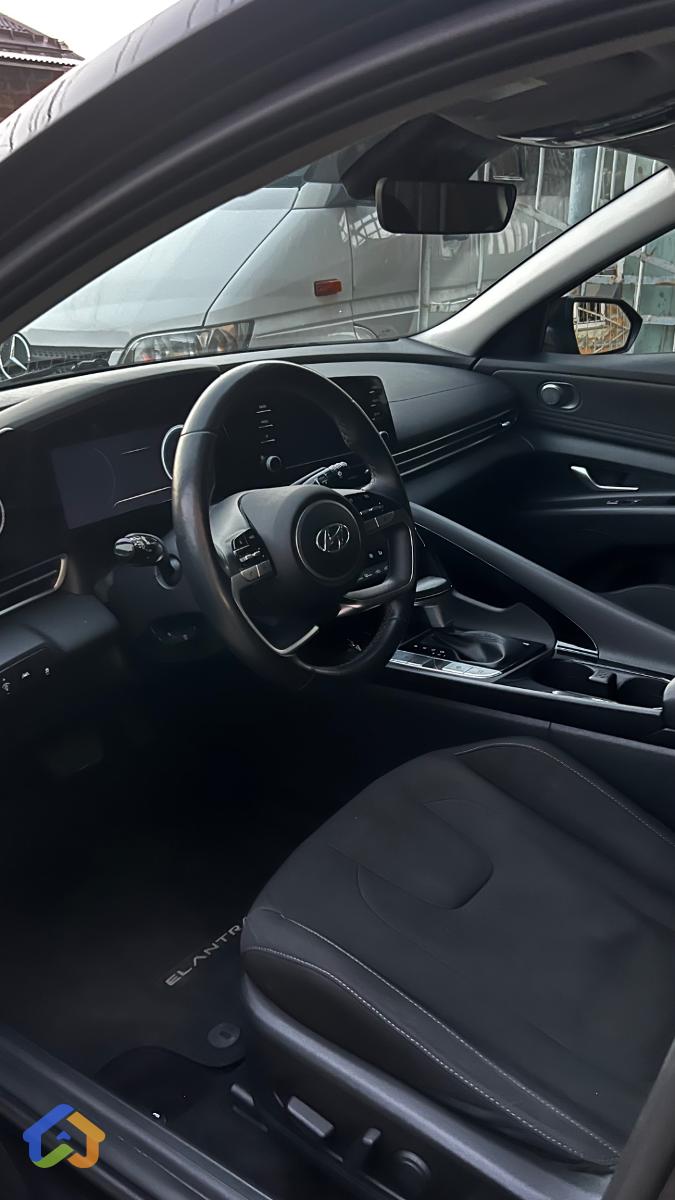 Hyundai Elantra Black Edition Sel + - image 10