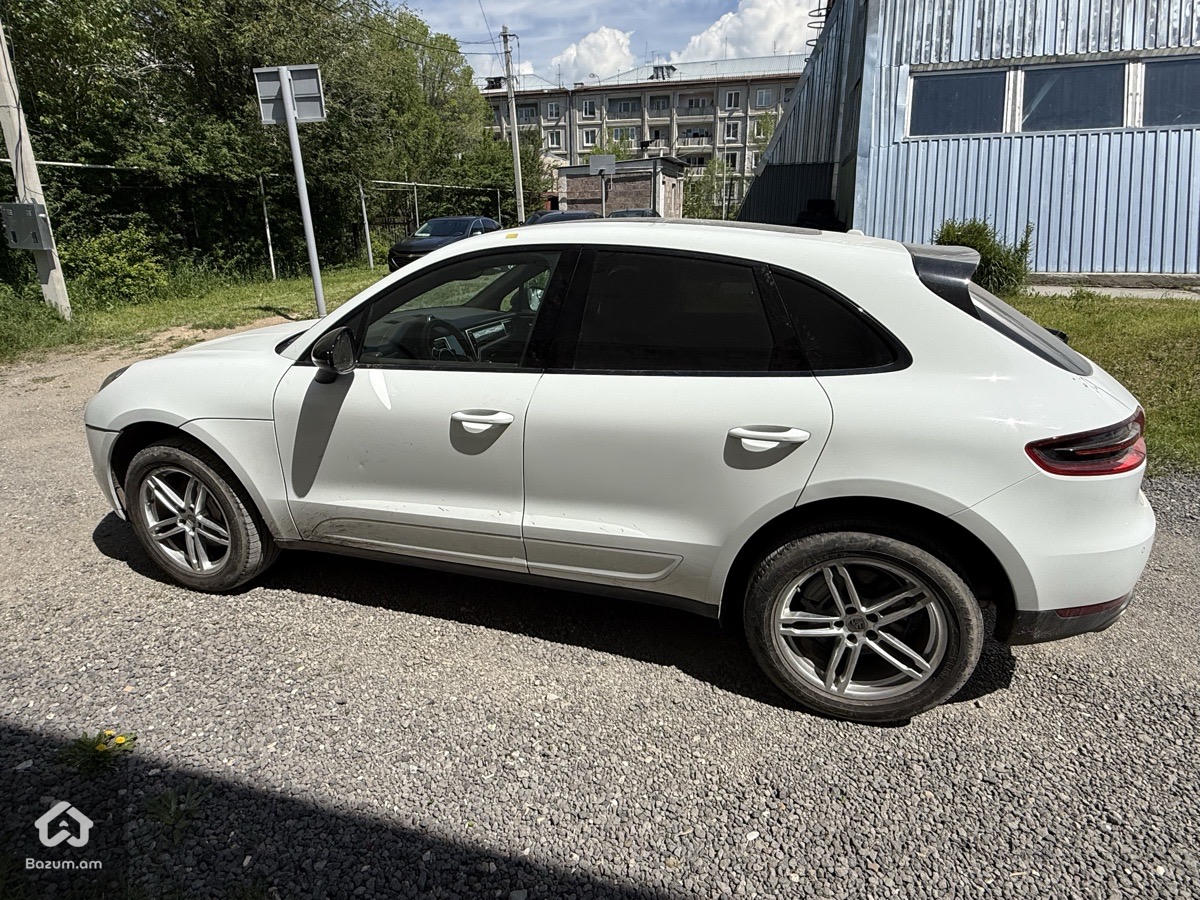 Porsche Macan 3.0 - image 5