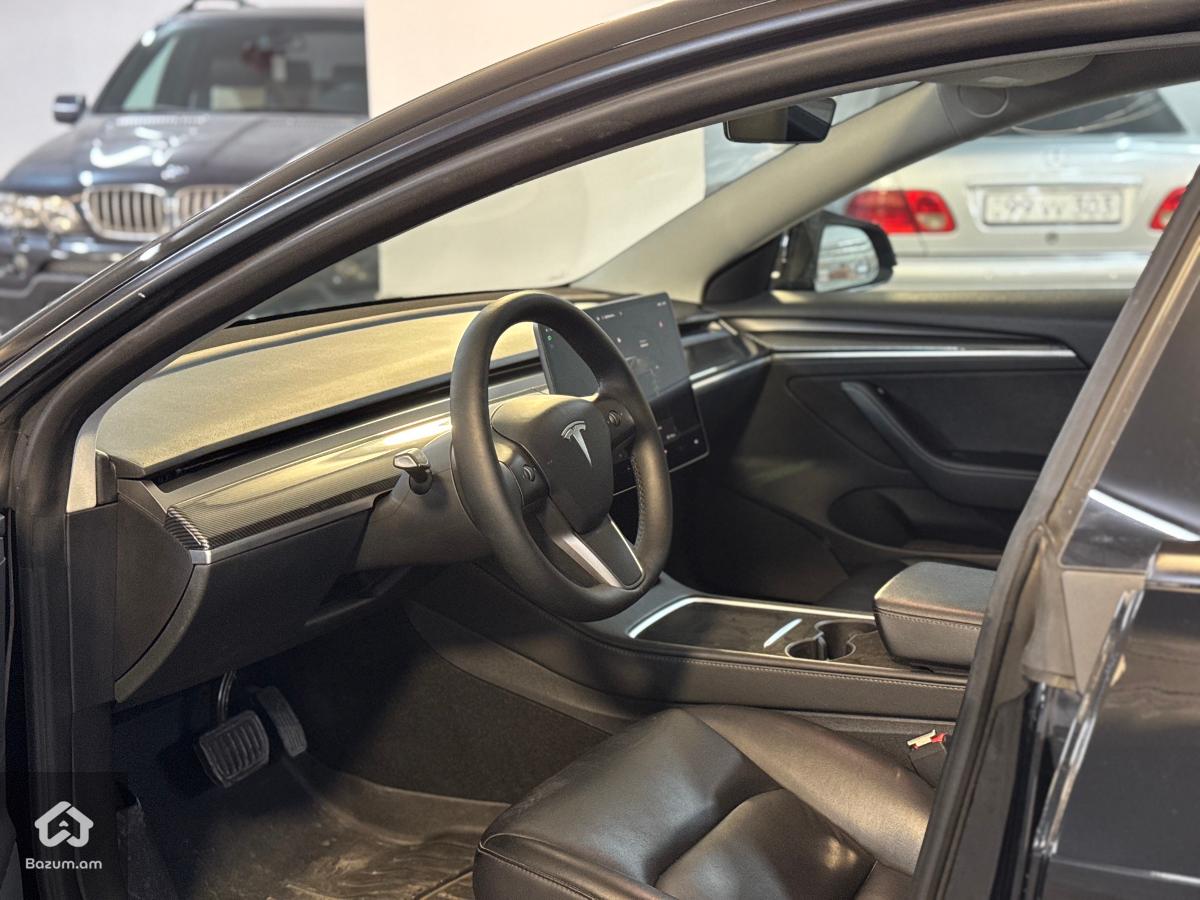 Tesla model 3 - image 6