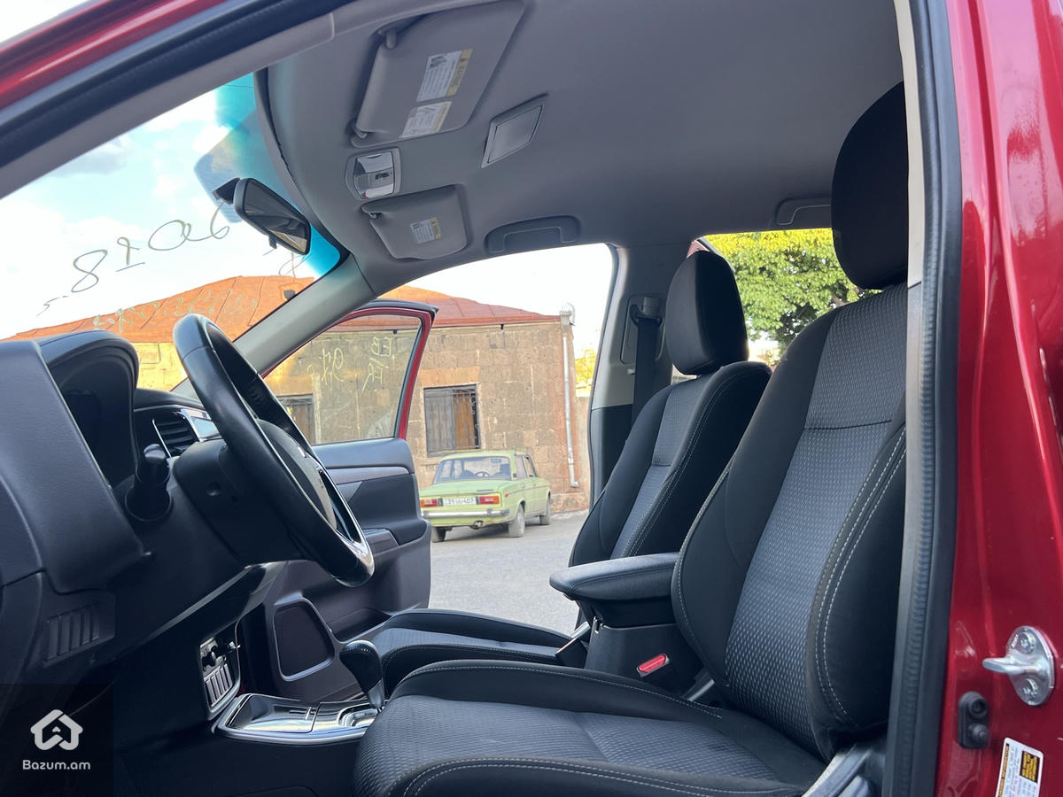 Mitsubishi Outlander 2018 - image 11