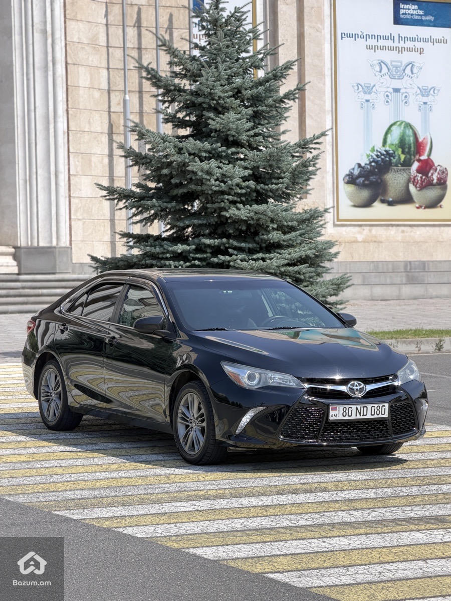 Toyota Camry - image 9
