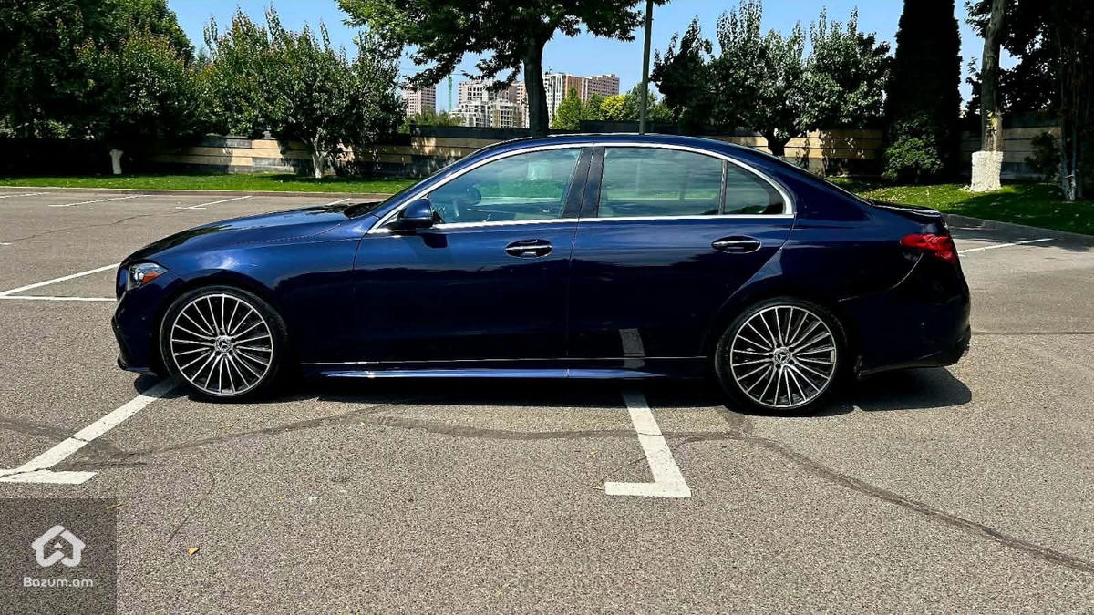 Mercedes Benz C300 - image 2