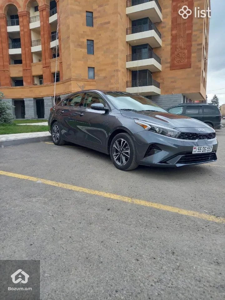 Kia Forte - image 13