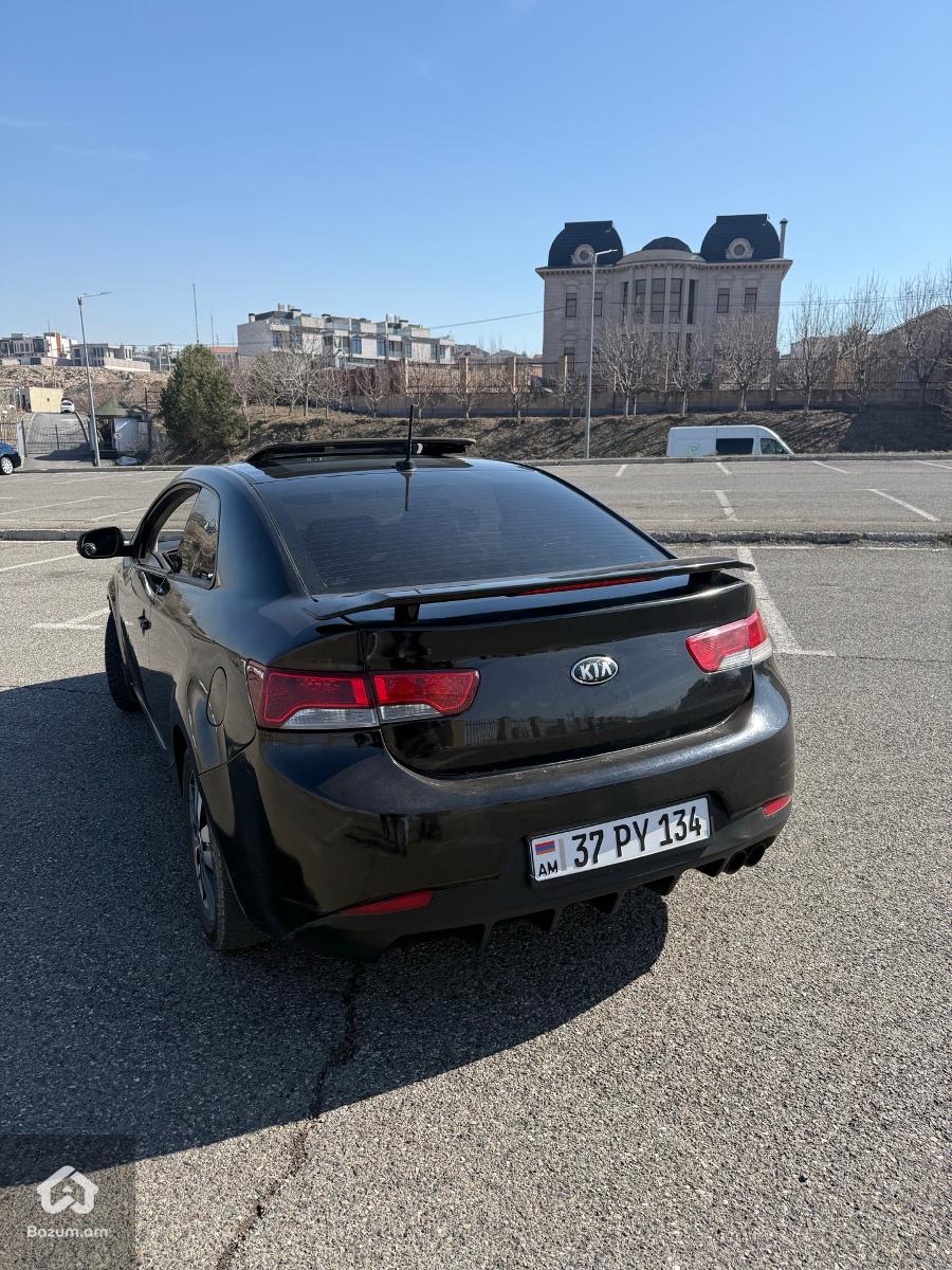 Kia Forte Kupe - image 8