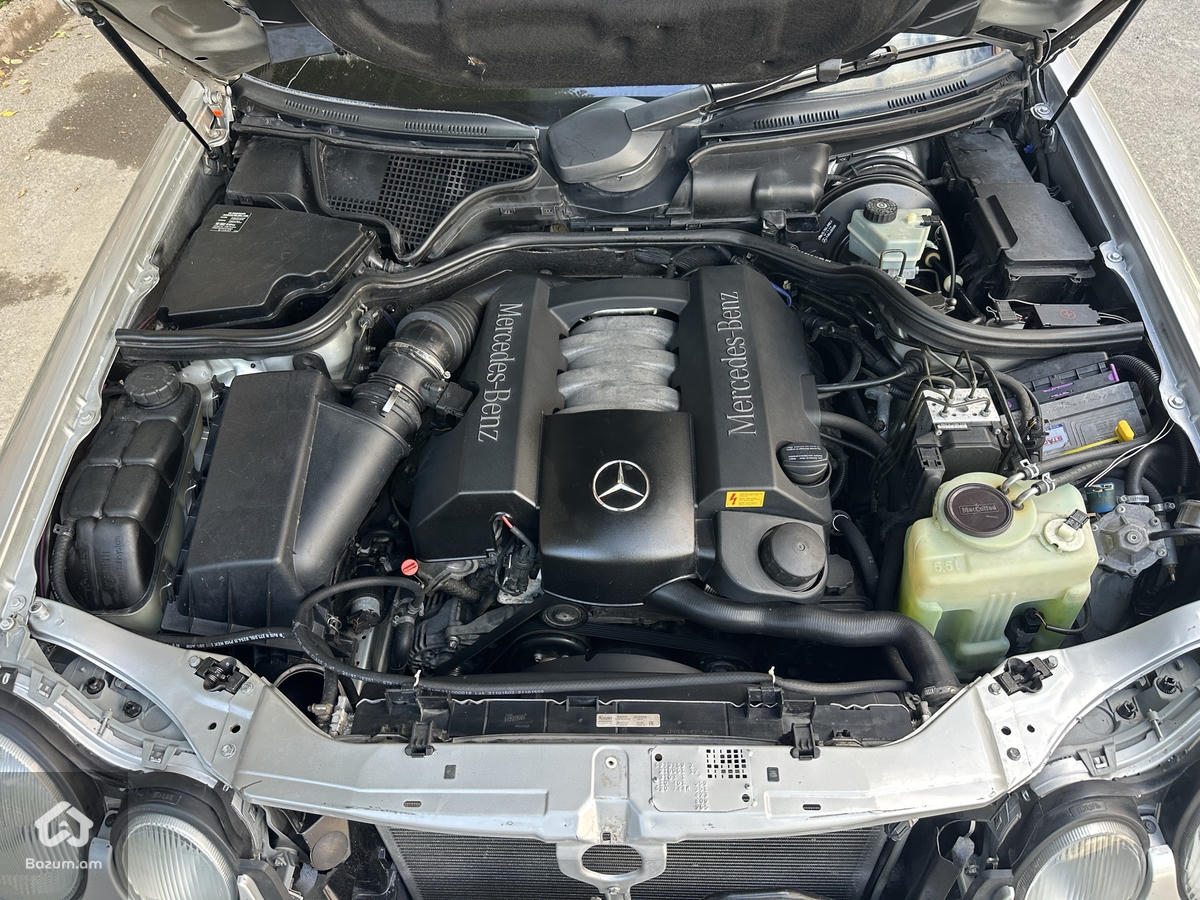 Mercedes E240 Japan - image 12