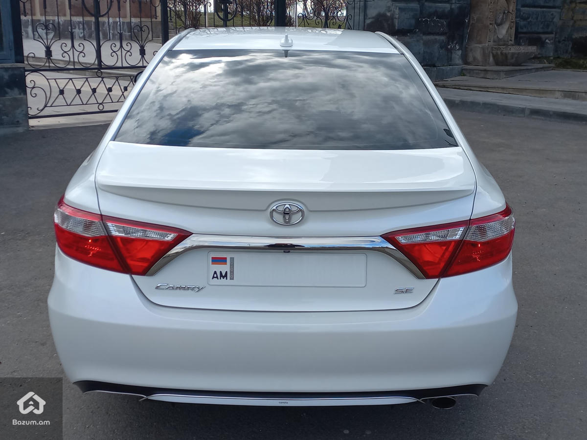 Toyota Camry - image 6