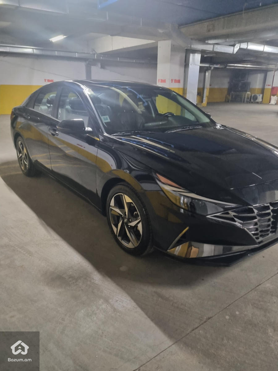 Hyundai Elantra Limited - image 6