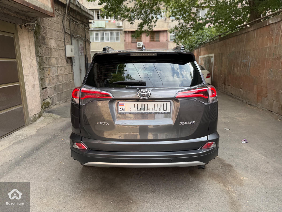 Toyota RAV4  - image 4