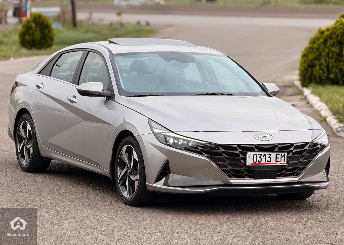 Hyundai Elantra Limited - image 2
