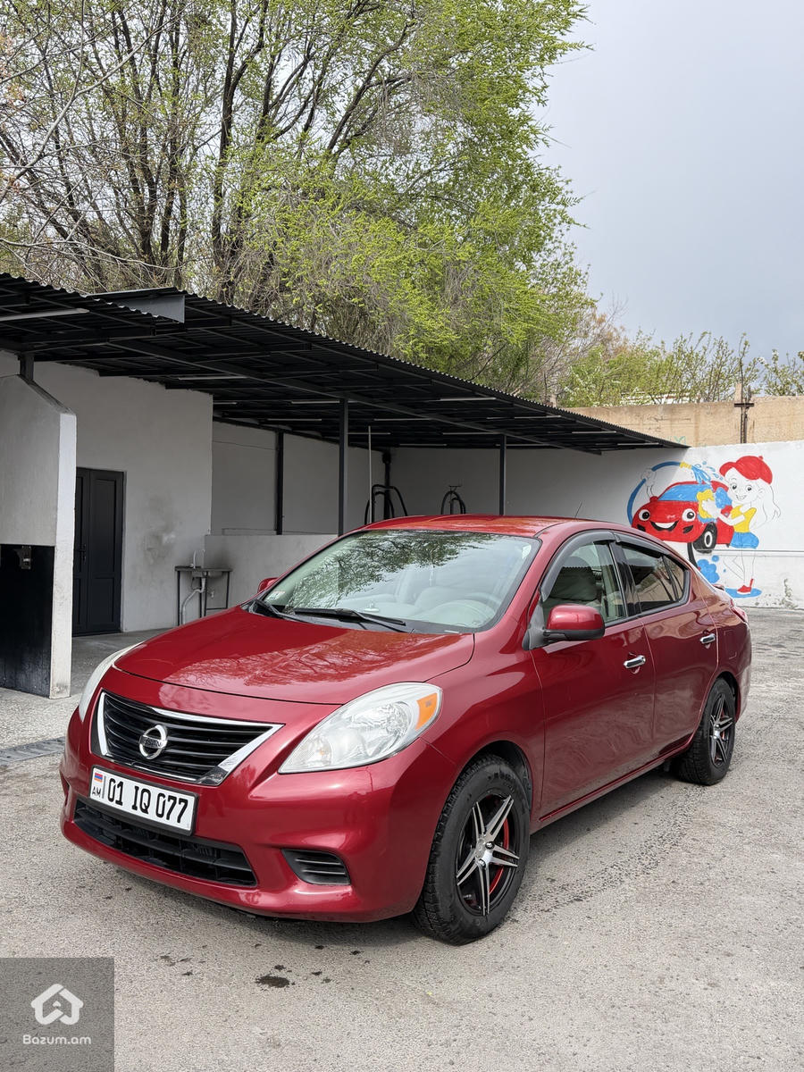 Nissan Versa SV - image 2