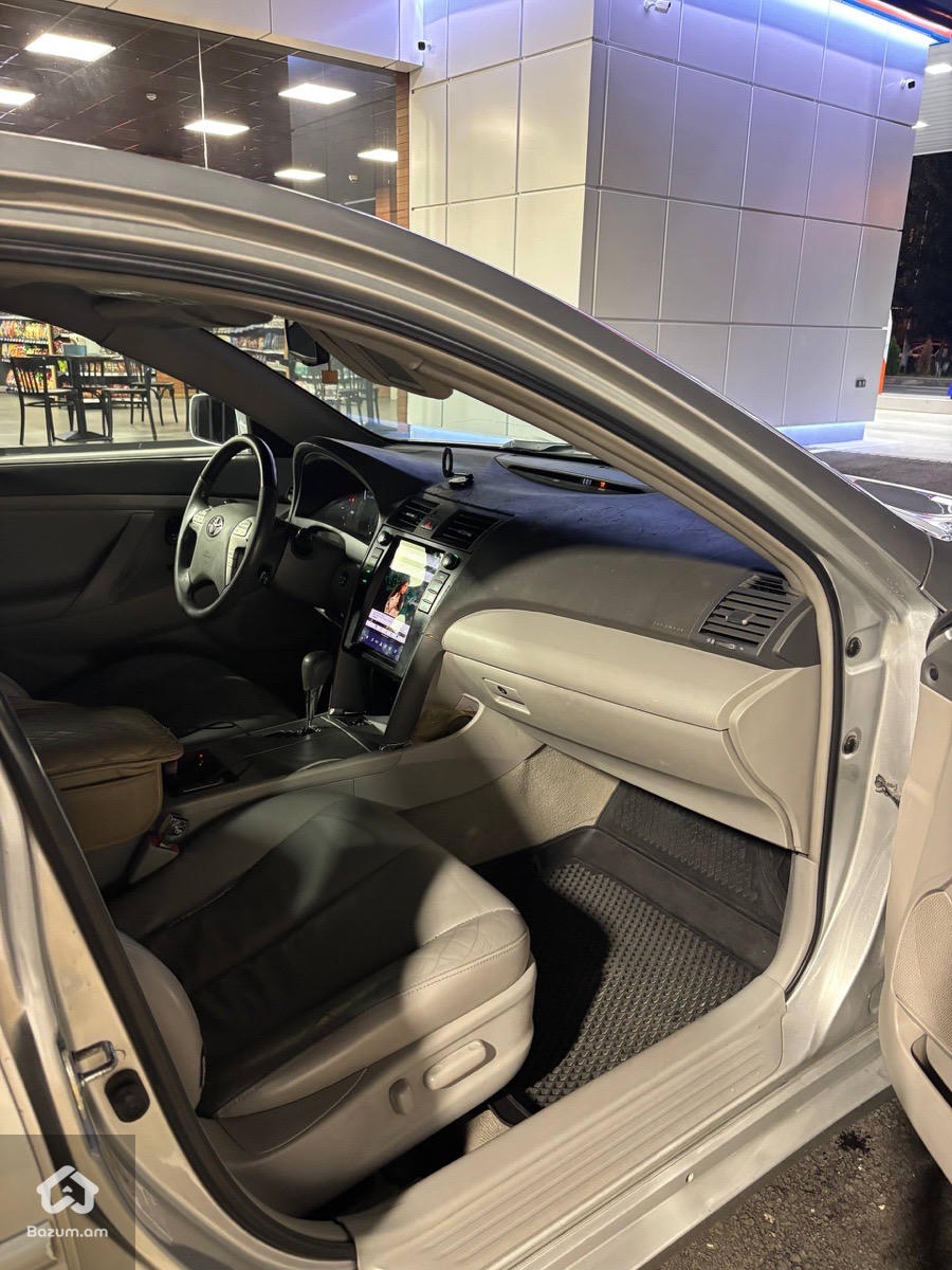 Toyota camry - image 8