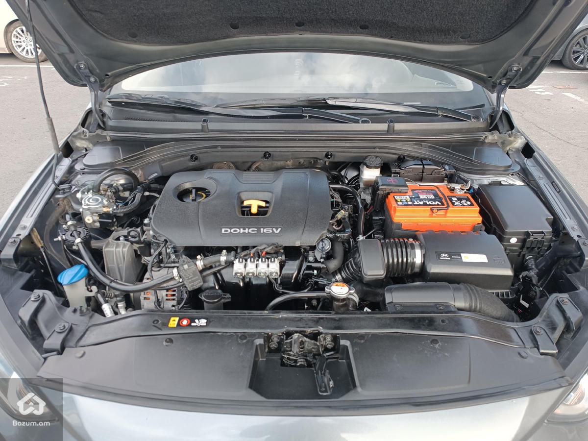HYUNDAI ELANTRA  - image 9