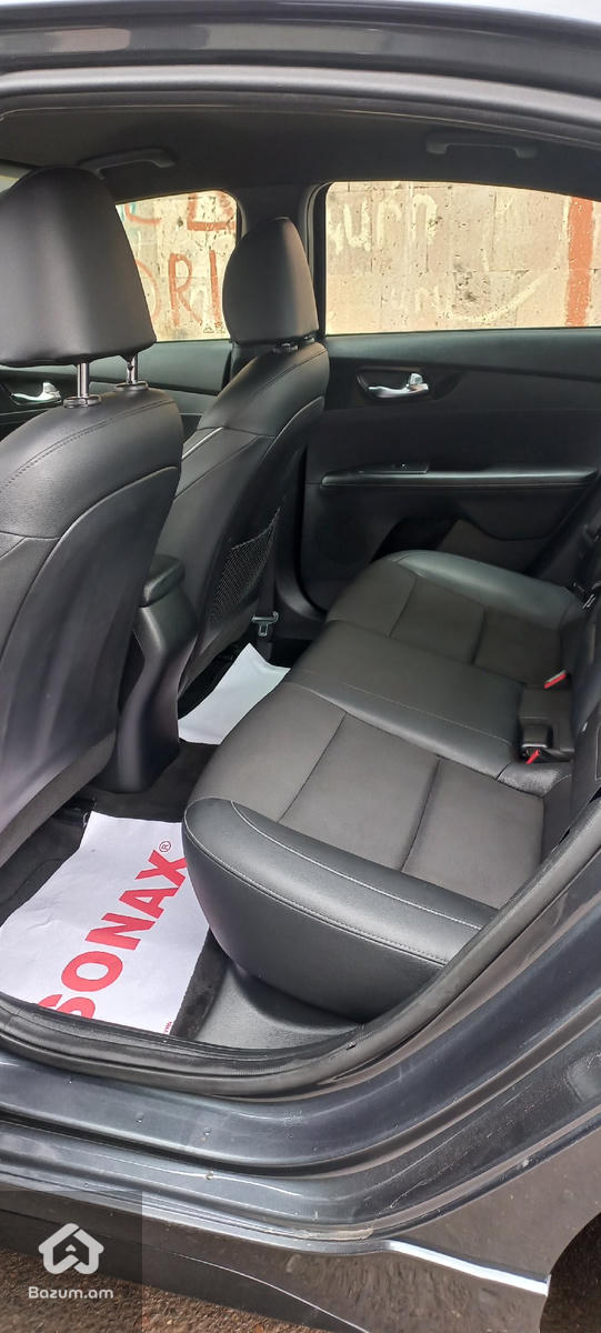 Kia Forte GT Line - image 11