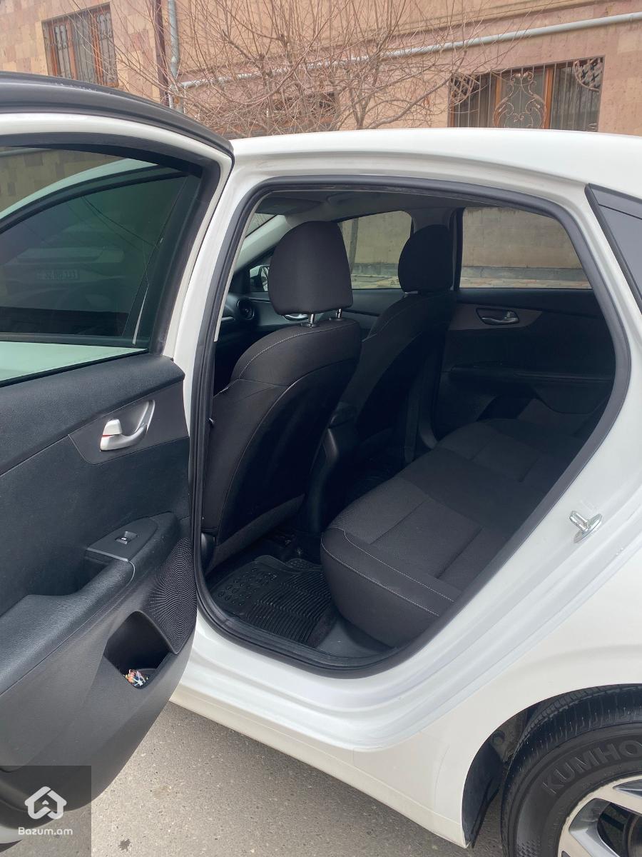 Kia Forte LXS - image 7