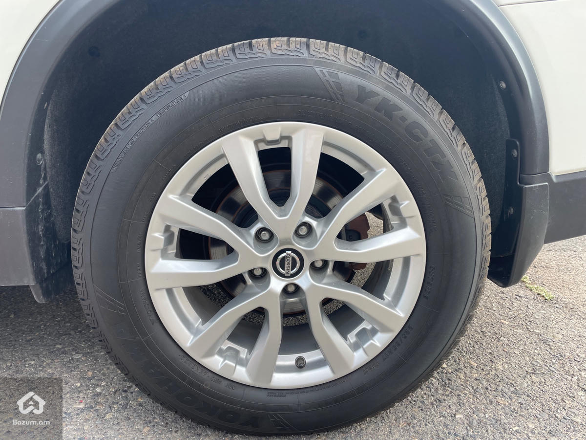 Nissan Rogue Special Edition - image 12