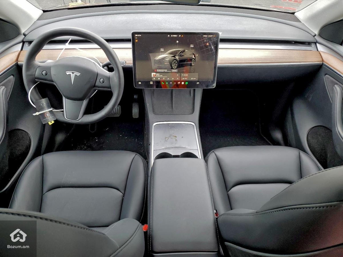 Tesla Model Y Long Range - image 7