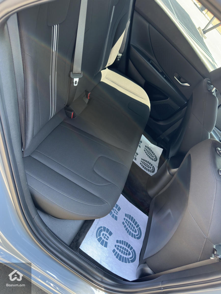 Elantra - image 13