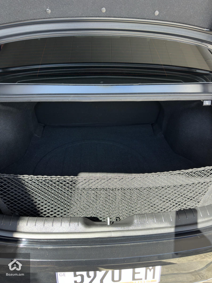 Elantra - image 14