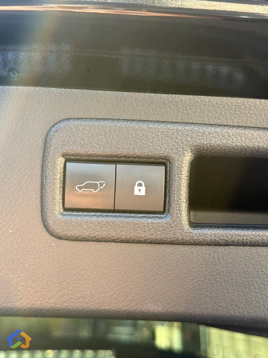 Lexus NX300 F Sport - image 9