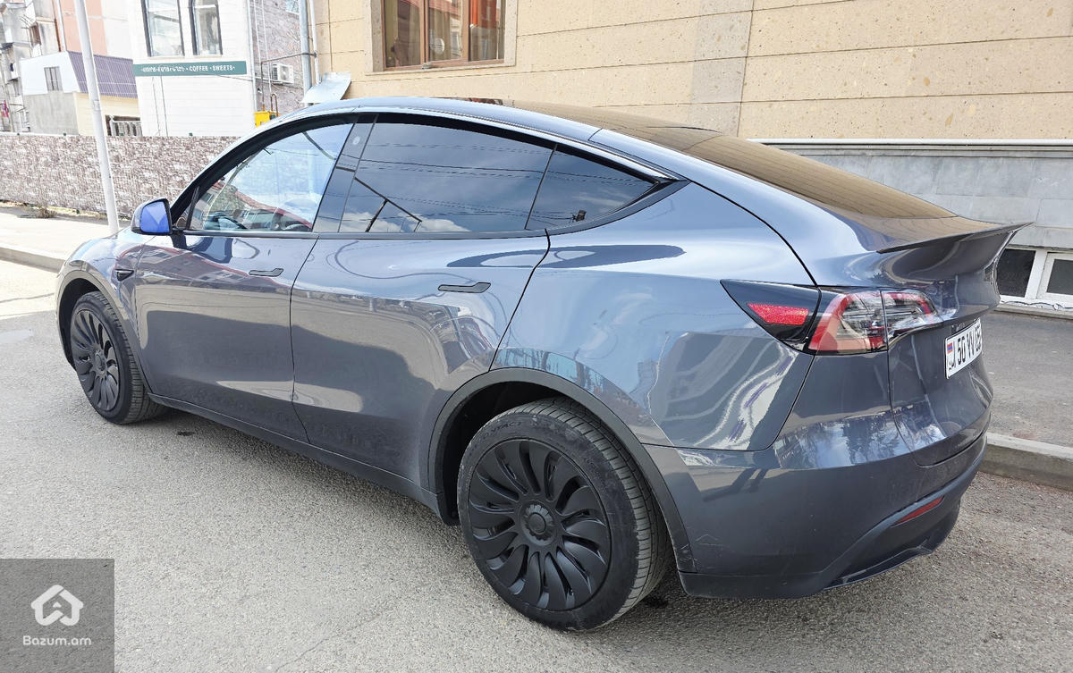 Tesla Model Y 2023 Dual Motor - image 7
