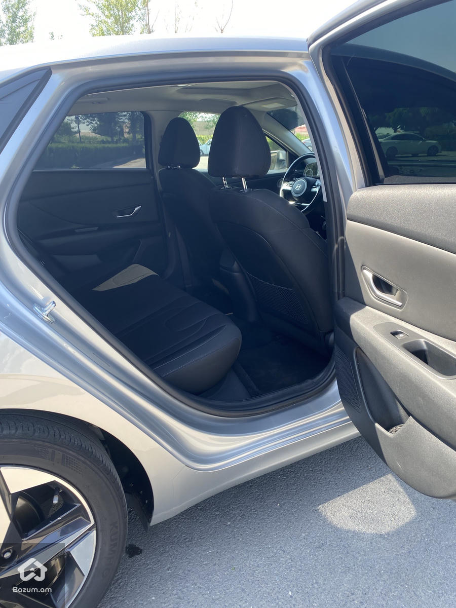 Hyundai Elantra Sel+ - image 8