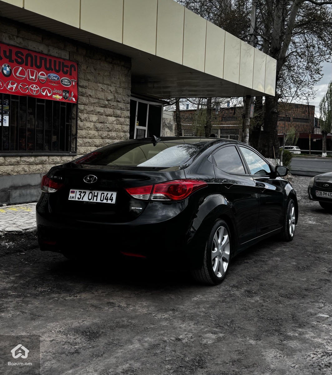 Hyundai Elantra 2011 - image 2