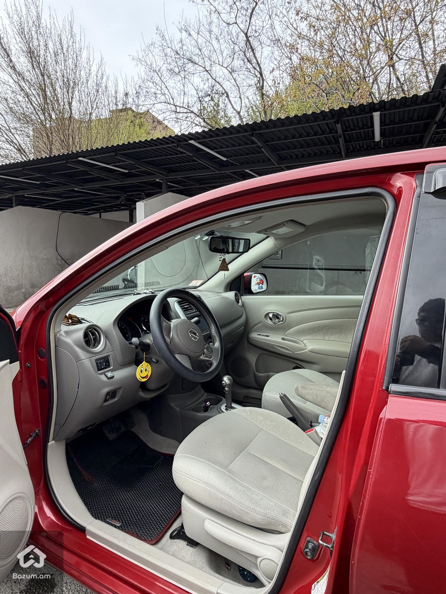 Nissan Versa SV - image 8