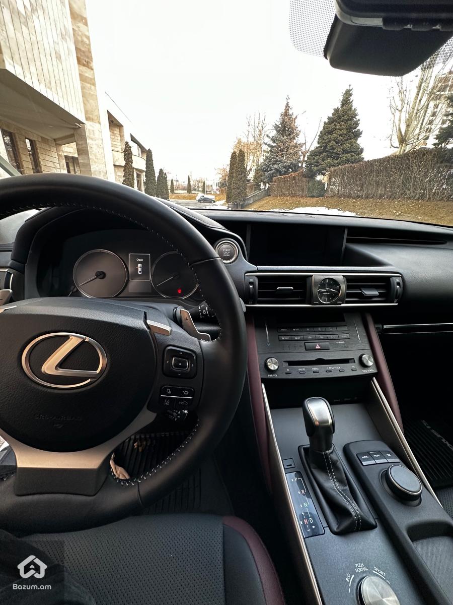 LEXUS IS300 - image 4