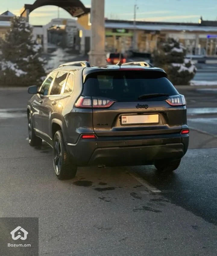JEEP CHEROKI LATITUDE PLUS - image 4