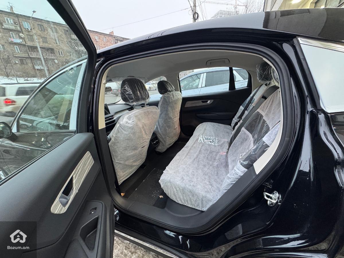 hongqi e-qm5 - image 6